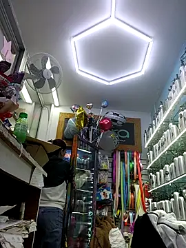 LunaZambrano online show from December 15, 6:56 pm