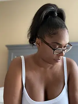 CandyLuxxxx online show from July 5, 12:39 am