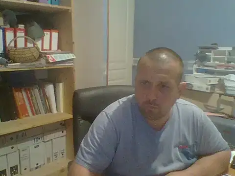 Snapshot of manubm03 chatting on May 27, 4:26 pm manubm03 online show from May 27, 4:26 pm