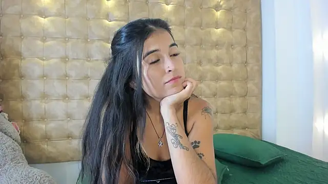 Snapshot of violet_giraldo chatting on July 17, 6:46 pm violet giraldo online show from July 17, 6:46 pm