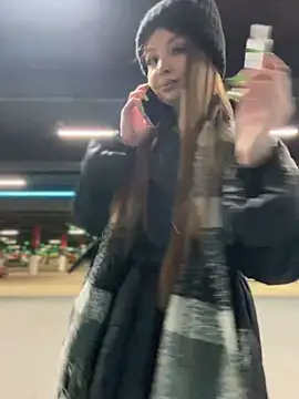 KrisMagnoly online show from December 12, 5:04 pm