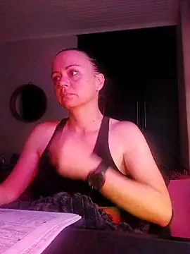 MrsBunnyBum online show from May 13, 6:33 am