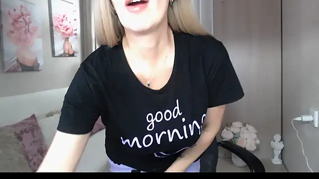 sensualEmilia online show from February 12, 7:56 pm