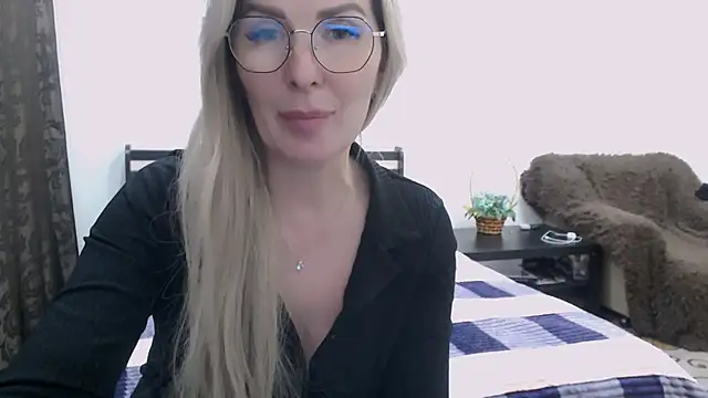 sensualEmilia online show from March 22, 7:31 pm