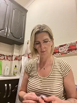 sensualEmilia online show from April 3, 7:01 pm