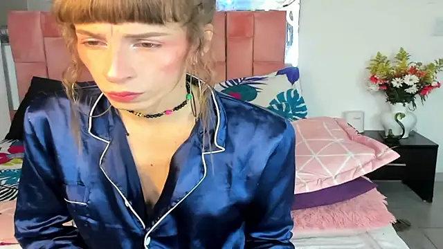 the queen aleja online show from October 30, 12:50 pm