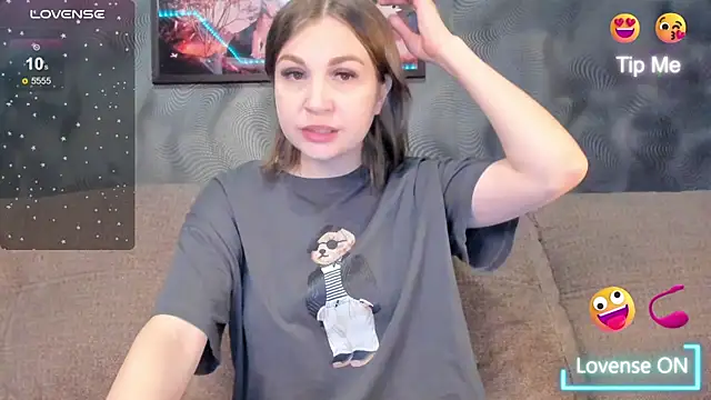 Snapshot of CassieMils chatting on June 9, 1:23 pm CassieMils online show from June 9, 1:23 pm