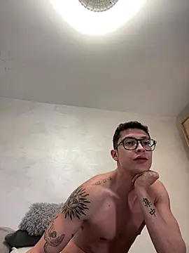 Snapshot of sebas_1122 chatting on April 6, 12:17 pm sebas 1122 online show from April 6, 12:17 pm