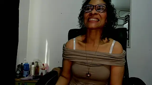 Snapshot of Aries_Mature chatting on April 21, 2:23 pm Aries Mature online show from April 21, 2:23 pm