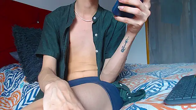 LAICK 01 online show from April 4, 9:45 pm