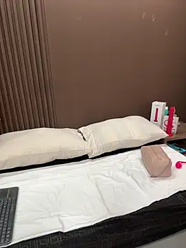 Melissabaylin online show from March 16, 4:00 pm