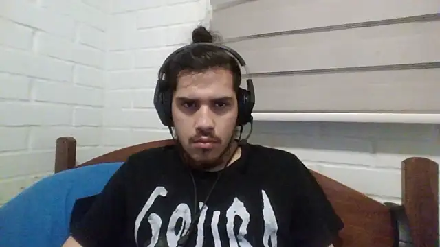 Snapshot of hung_weeb chatting on December 2, 12:09 am hung weeb online show from December 2, 12:09 am