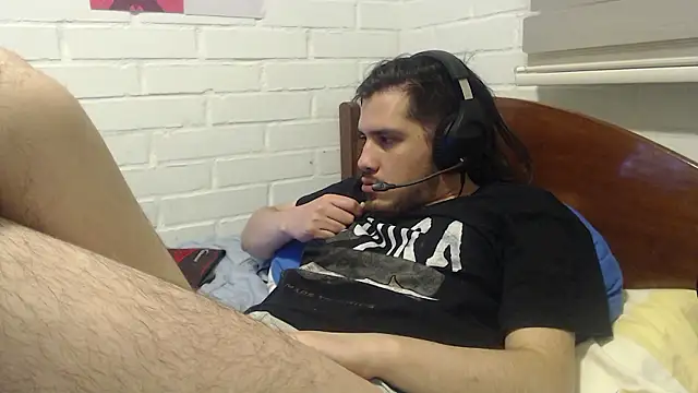 Snapshot of hung_weeb chatting on December 2, 3:15 am hung weeb online show from December 2, 3:15 am