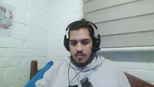 Snapshot of hung_weeb chatting on December 7, 12:41 am hung weeb online show from December 7, 12:41 am