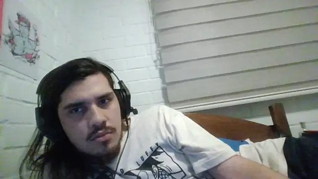 Snapshot of hung_weeb chatting on December 11, 12:44 am hung weeb online show from December 11, 12:44 am