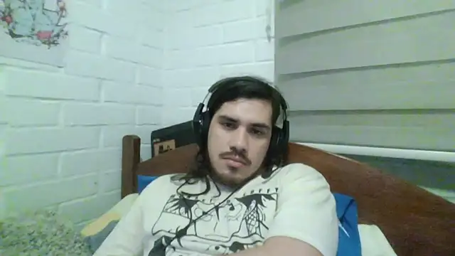 Snapshot of hung_weeb chatting on January 11, 1:37 am hung weeb online show from January 11, 1:37 am