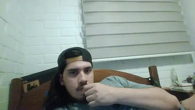 Snapshot of hung_weeb chatting on January 16, 3:23 am hung weeb online show from January 16, 3:23 am