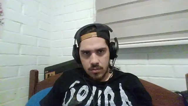 Snapshot of hung_weeb chatting on January 17, 1:47 am hung weeb online show from January 17, 1:47 am