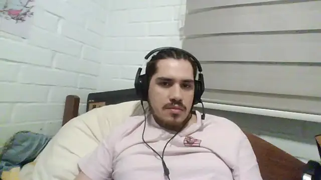 Snapshot of hung_weeb chatting on January 18, 2:58 am hung weeb online show from January 18, 2:58 am