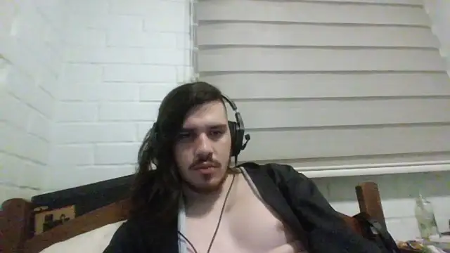 Snapshot of hung_weeb chatting on January 20, 4:43 am hung weeb online show from January 20, 4:43 am