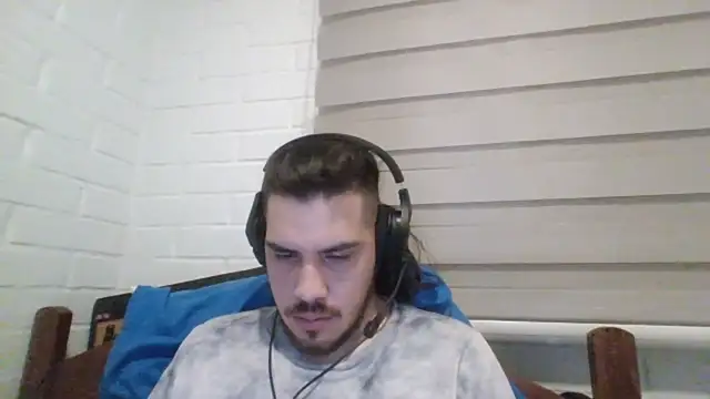 Snapshot of hung_weeb chatting on January 21, 3:15 am hung weeb online show from January 21, 3:15 am