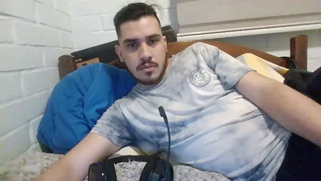 Snapshot of hung_weeb chatting on January 22, 3:41 am hung weeb online show from January 22, 3:41 am