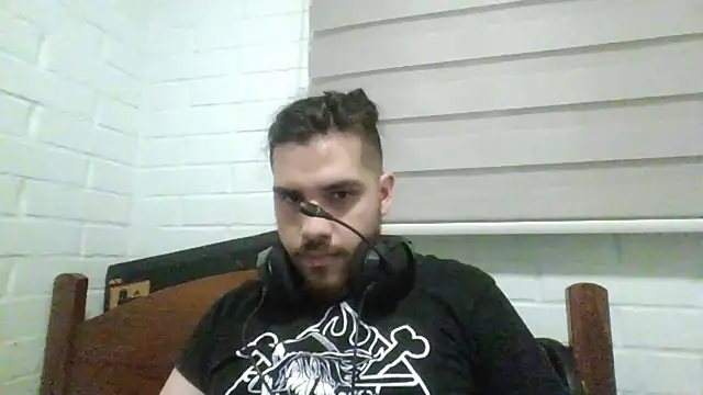 Snapshot of hung_weeb chatting on January 23, 1:30 am hung weeb online show from January 23, 1:30 am