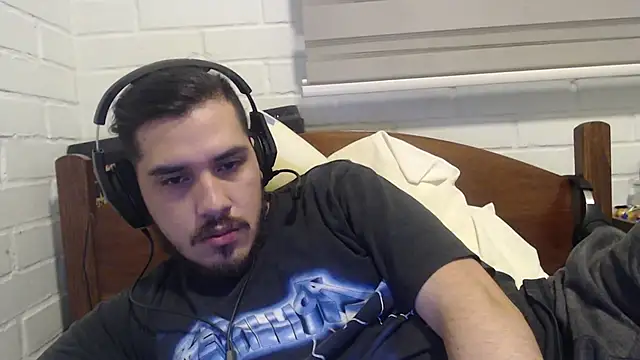 Snapshot of hung_weeb chatting on February 3, 3:53 am hung weeb online show from February 3, 3:53 am