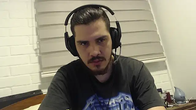 Snapshot of hung_weeb chatting on February 4, 6:57 am hung weeb online show from February 4, 6:57 am