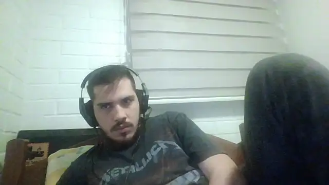 Snapshot of hung_weeb chatting on February 5, 1:47 am hung weeb online show from February 5, 1:47 am