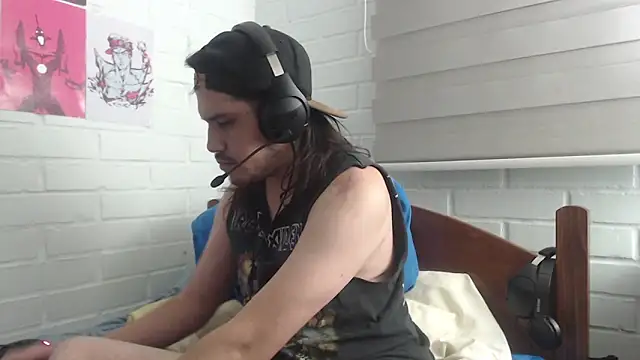 Snapshot of hung_weeb chatting on February 13, 5:48 am hung weeb online show from February 13, 5:48 am