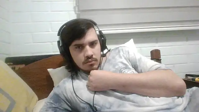 Snapshot of hung_weeb chatting on October 27, 3:54 am hung weeb online show from October 27, 3:54 am