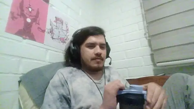 Snapshot of hung_weeb chatting on October 28, 2:26 am hung weeb online show from October 28, 2:26 am