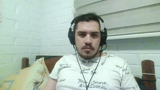 Snapshot of hung_weeb chatting on October 30, 1:51 am hung weeb online show from October 30, 1:51 am