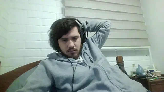 Snapshot of hung_weeb chatting on June 16, 2:36 am hung weeb online show from June 16, 2:36 am