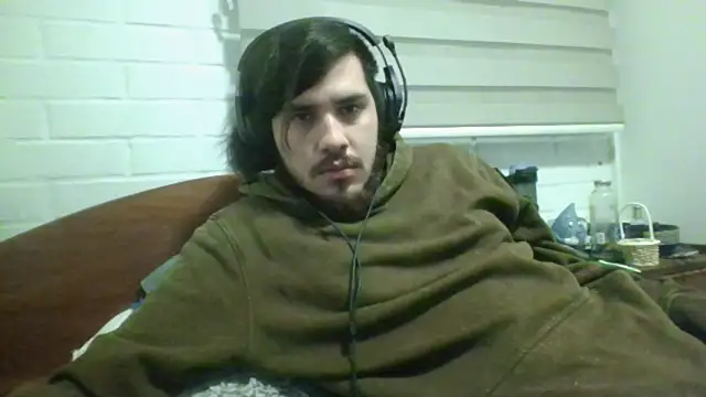 Snapshot of hung_weeb chatting on June 24, 2:32 am hung weeb online show from June 24, 2:32 am