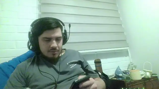 Snapshot of hung_weeb chatting on July 12, 3:52 am hung weeb online show from July 12, 3:52 am