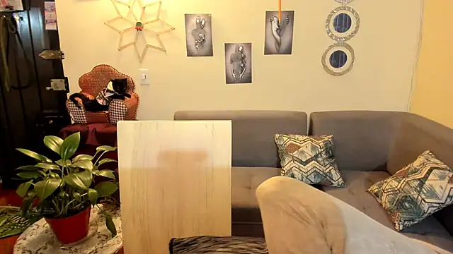 emma luxy online show from February 21, 4:18 am