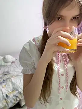 Snapshot of elikako chatting on April 18, 9:24 am elikako online show from April 18, 9:24 am