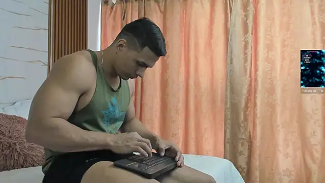 ChoreyTaiylor online show from November 25, 2:39 pm