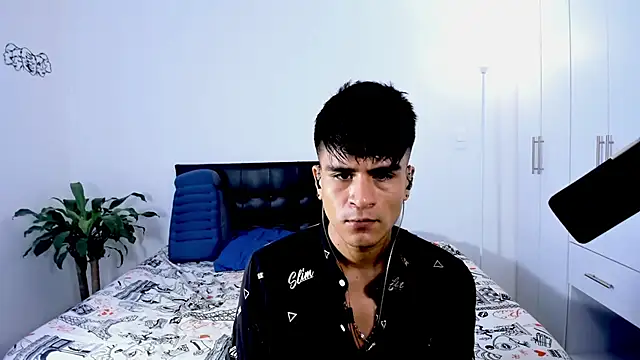 Snapshot of Eiden_allenx chatting on December 29, 4:19 pm Eiden allenx online show from December 29, 4:19 pm