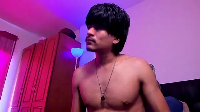 Snapshot of Eiden_allenx chatting on February 8, 2:53 pm Eiden allenx online show from February 8, 2:53 pm