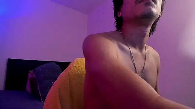 Snapshot of Eiden_allenx chatting on February 12, 2:45 pm Eiden allenx online show from February 12, 2:45 pm