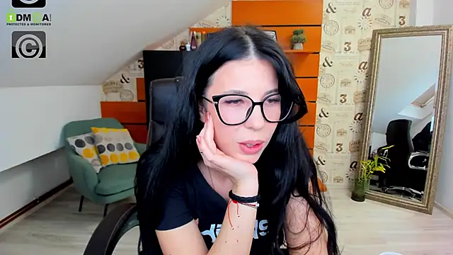 EmillyTaylor online show from February 10, 7:47 am