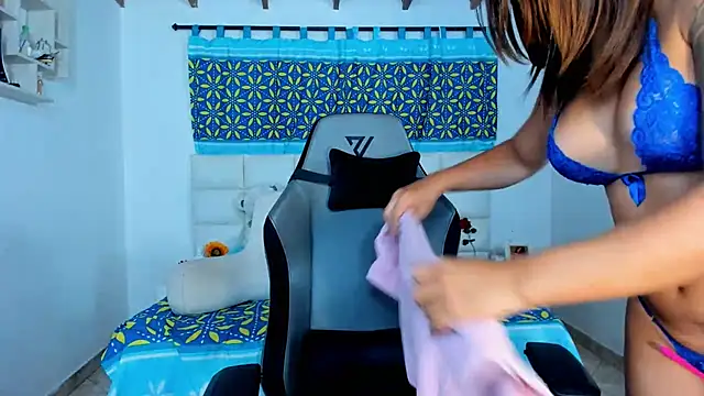 Snapshot of shadia-orozco chatting on February 21, 7:45 am shadia-orozco online show from February 21, 7:45 am