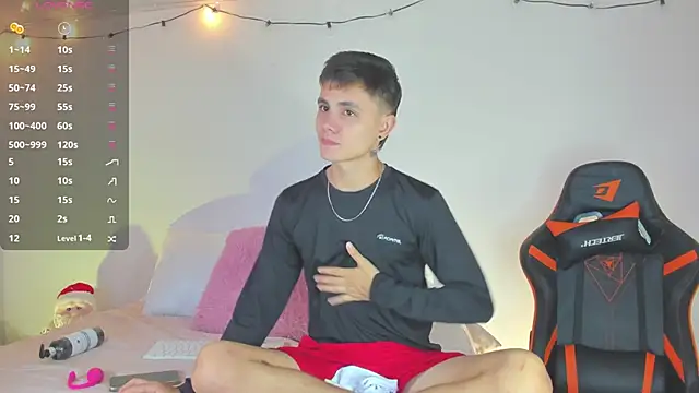 Snapshot of DustinLevine chatting on December 3, 6:38 pm DustinLevine online show from December 3, 6:38 pm