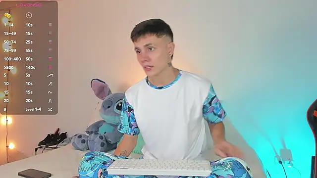 Snapshot of DustinLevine chatting on January 16, 12:45 am DustinLevine online show from January 16, 12:45 am