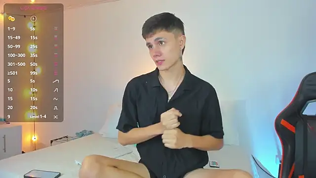 Snapshot of DustinLevine chatting on January 27, 12:16 pm DustinLevine online show from January 27, 12:16 pm