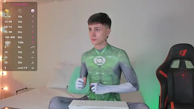 Snapshot of DustinLevine chatting on February 4, 2:39 am DustinLevine online show from February 4, 2:39 am