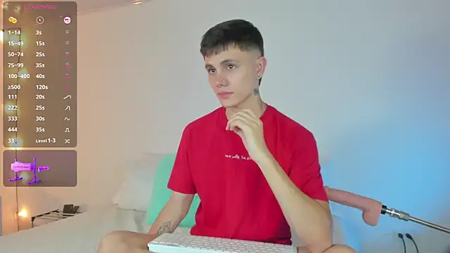 Snapshot of DustinLevine chatting on February 7, 9:58 pm DustinLevine online show from February 7, 9:58 pm